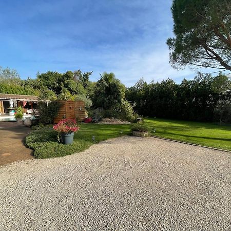 Mas De La Butte Blanche Bed & Breakfast Orgon Exterior photo