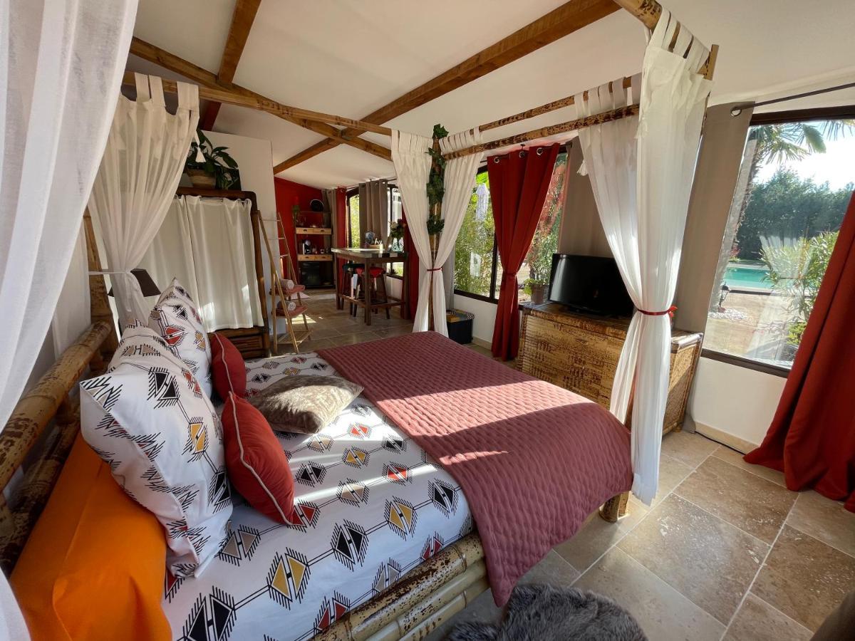 Mas De La Butte Blanche Bed & Breakfast Orgon Exterior photo