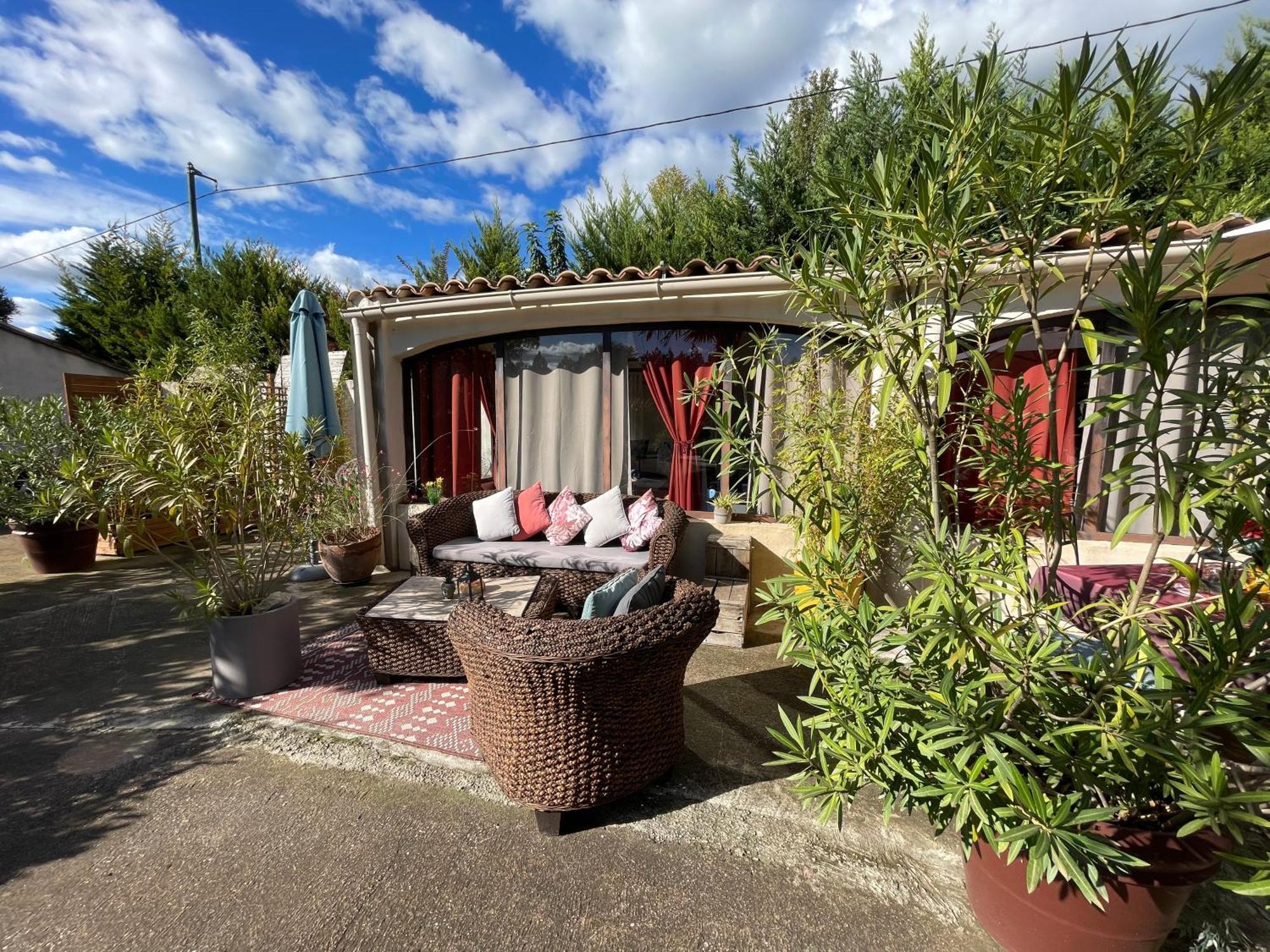 Mas De La Butte Blanche Bed & Breakfast Orgon Exterior photo